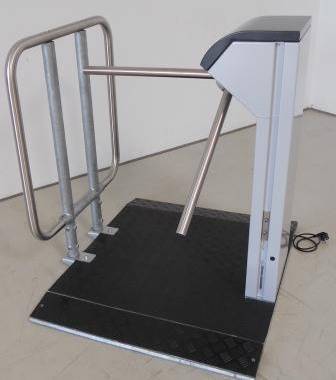 Мобильная платформа для турникетов Gotschlich с ограждением и резиновым покрытием