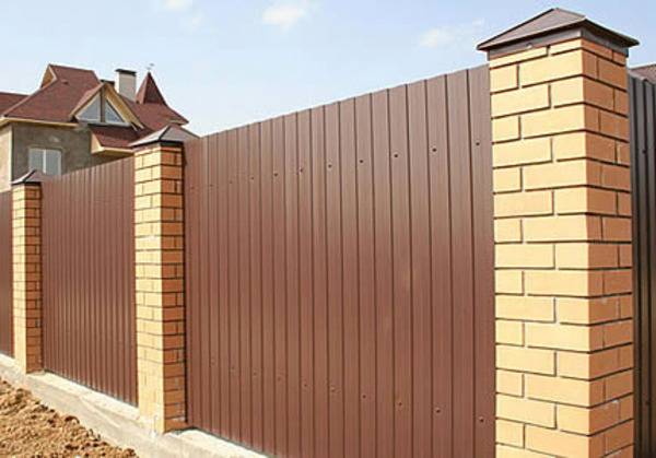 Столб опорный для ворот (кирпич)