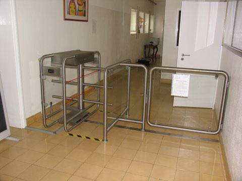 Роторный четырехлопастной олуростовой турникет Gotschlich Vario 1100 E-90 (6VAR11E4A)