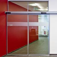 Автоматическая раздвижная дверь dormakaba TST FLEX, одностворчатая телескопическая, с фотобарьером M-601 Автоматическая раздвижная дверь dormakaba TST FLEX, одностворчатая телескопическая, с фотобарьером M-601