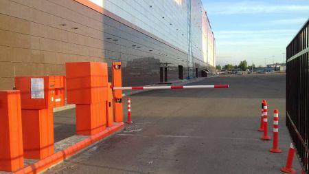 Шлагбаум автоматический скоростной Фантом Спринт-Арктик SА3000 с круглой стрелой 3 метра