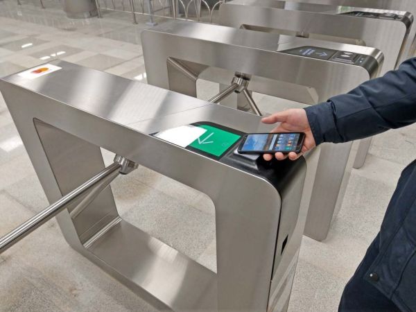 Система учета рабочего времени по мобильным идентификаторам на базе контроллера Sigur на 1 точку доступа через турникет