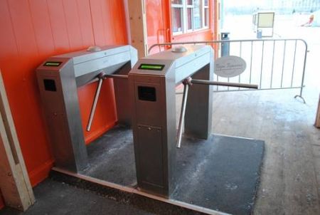 Двухштанговый тумбовый турникет Gotschlich Modul Cross 2-Arm (6MСR2AEC)