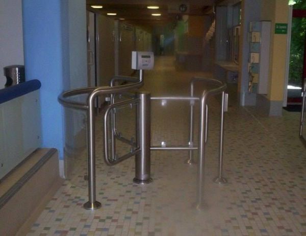 Роторный полуростовой турникет Gotschlich Gyro Baden