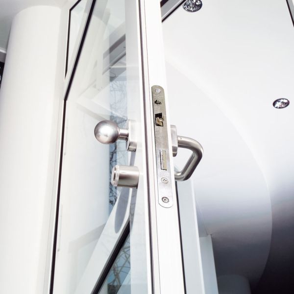 Электромеханический замок dormakaba SVP 2719 антипаника, для профильных дверей, лицевая планка 270х24