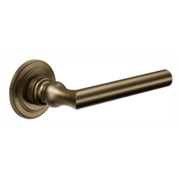 Комплект ручек dormakaba ISABELLA IS13Y с накладкой под евроцилиндр