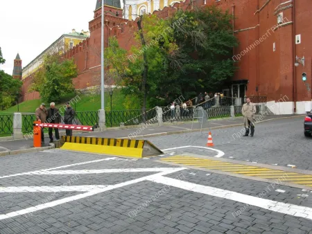 Противотаранная дорожно-заградительная установка ПДЗУ-L-3 с дорожным покрытием