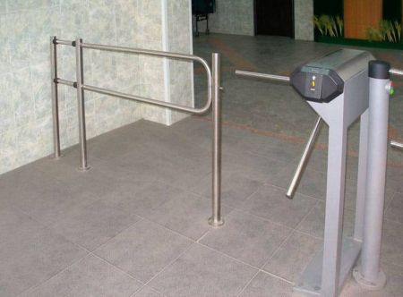 Электронная проходная PERCo-KT02.9 с активированным ПО PERCo-SS01 с планками Антипаника