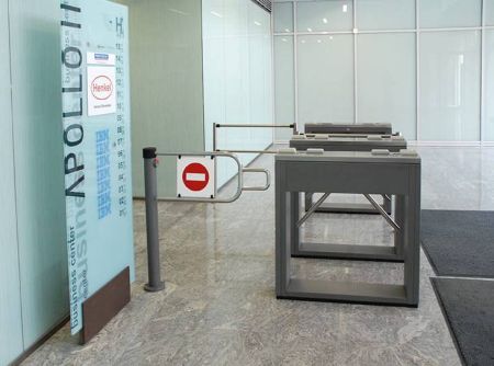 Турникет-трипод тумбовый PERCo-TTD-03.2G из окрашенной стали, темно-серый (с планками Антипаника)