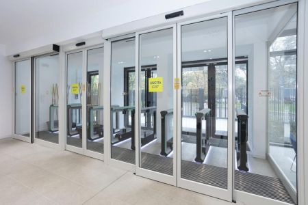 Распашной двухпроходной турникет Magnetic mWing с закаленными створками 600 мм