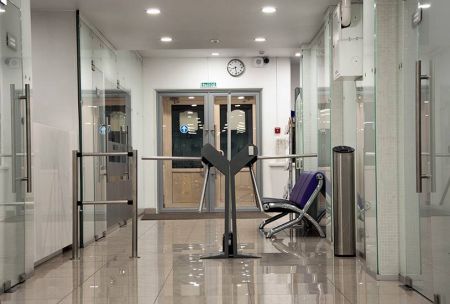 Турникет-трипод PERCo-TTR-04.1G из окрашенной стали, темно-серый (с планками Антипаника)