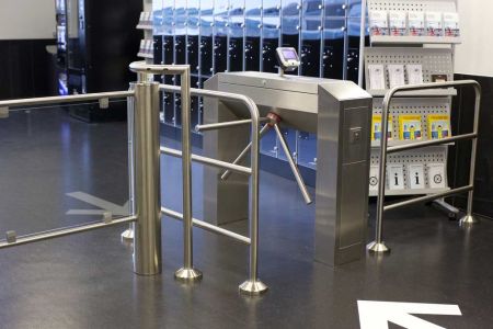 Трехштанговый тумбовый турникет-трипод Gotschlich Modul Cross 3-Arm (6MCR3AEC)