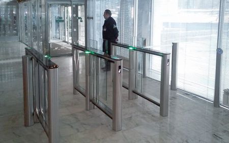 Турникет PERCo-ST-01 "Скоростной проход" с распашными створками увеличенной высоты PERCo-ATG-300H (ширина створки 300 мм, высота 1300 мм)