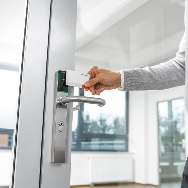 Электронный замок dormakaba c-lever pro (белый, узкий, offline, 92 мм, левый, ручки HL, шток 9 мм)