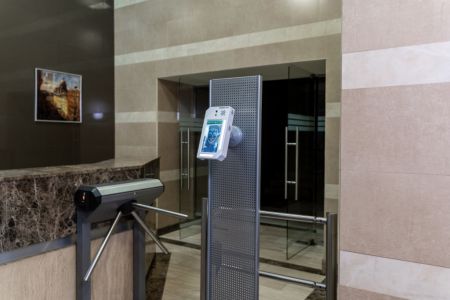 Система учета рабочего времени по распознаванию лиц и карте на базе контроллера ZKTeco на 1 точку доступа через турникет