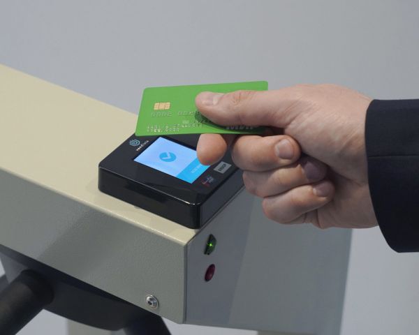 Турникет платного доступа PERCo-T-5 с терминалом Vendotek VX, из окрашенной стали (с черными планками)