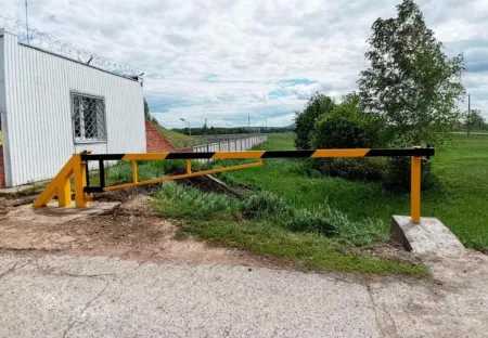 Противотаранный шлагбаум ПШГ-СБ (Л) 4000 горизонтальный, электромеханический, 3,5 тонны