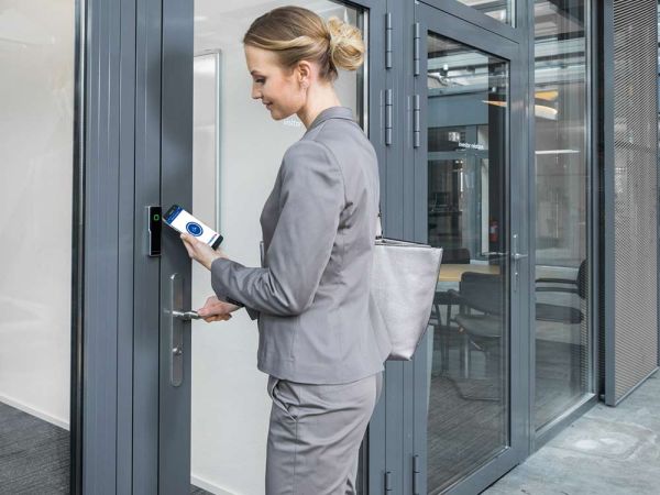 Считыватель dormakaba 9104-K6 MRD+BLE, для работы с ПО Exos