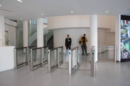 Ограждение PERCo BH06 из закаленного стекла шириной 1000 мм