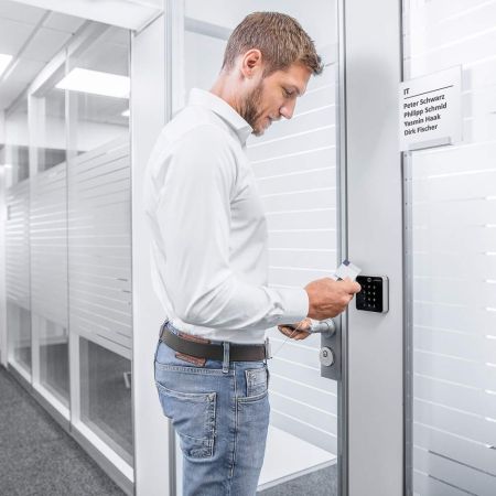 Считыватель dormakaba 9112-K6 MRD+BLE с сенсорной клавиатурой Считыватель dormakaba 9112-K6 MRD+BLE с сенсорной клавиатурой