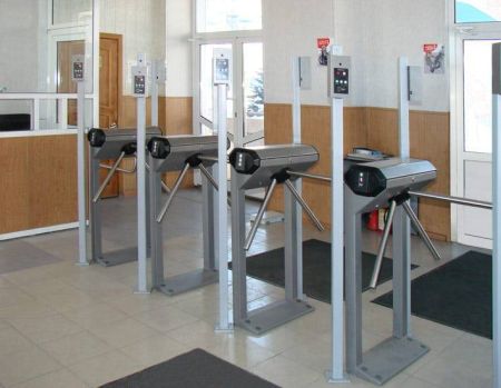 Электронная проходная PERCo-KT02.9 с активированным ПО PERCo-SS01 с планками Антипаника