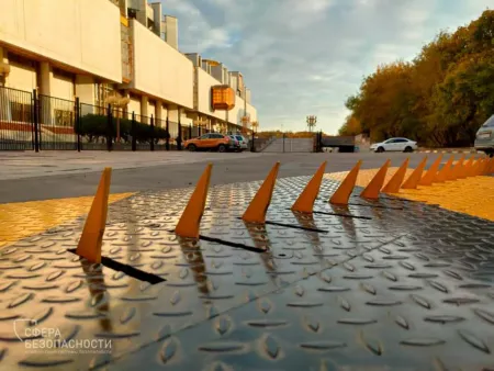 Препятствие противотаранное ППШ-СБ 4500 шипованное, электромеханическое Препятствие противотаранное ППШ-СБ 4500 шипованное, электромеханическое