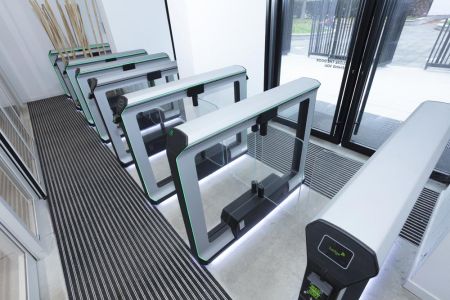 Распашной двухпроходной турникет Magnetic mWing с закаленными створками 600 мм