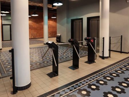 Турникет-трипод PERCo-TTR-04.1E из окрашенной стали, черный с блестками (с планками Антипаника)