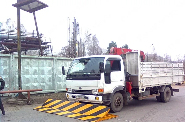 Дорожный блокиратор Скат-1500У электромеханический, накладной, с пандусами