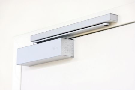 Доводчик дверной dormakaba TS93 G BC+DC EN 2-5, серый, по технологии Cam Action