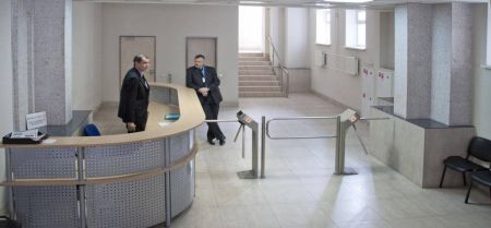 Турникет-трипод PERCo-TTR-04.1G из окрашенной стали, темно-серый (с планками Антипаника)